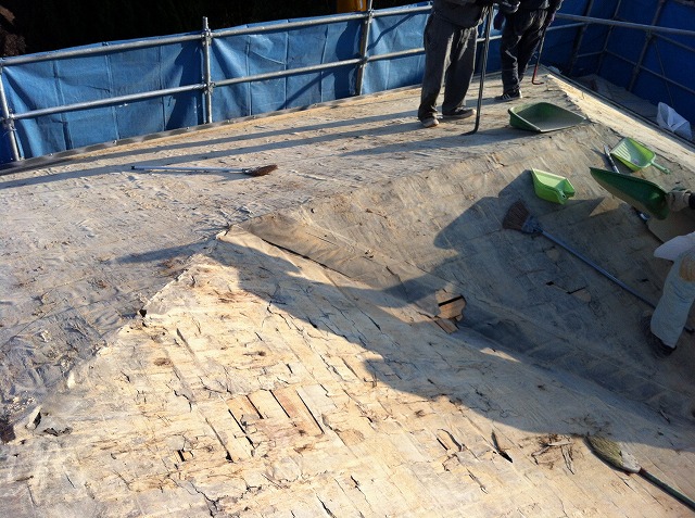 葺き替えは下地にアクセス可能